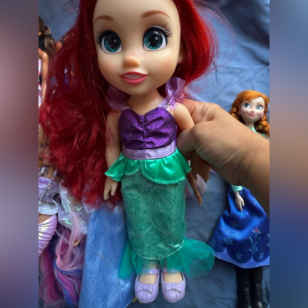 Disney Doll Collection with Red and Blue Outfits - Picture 6 of 6